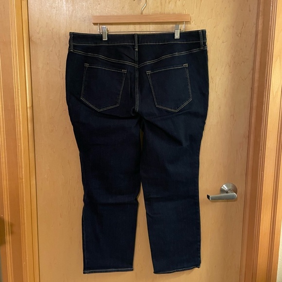 Women's Old Navy High Rise Straight Jeans - Short Length - Picture 6 of 7